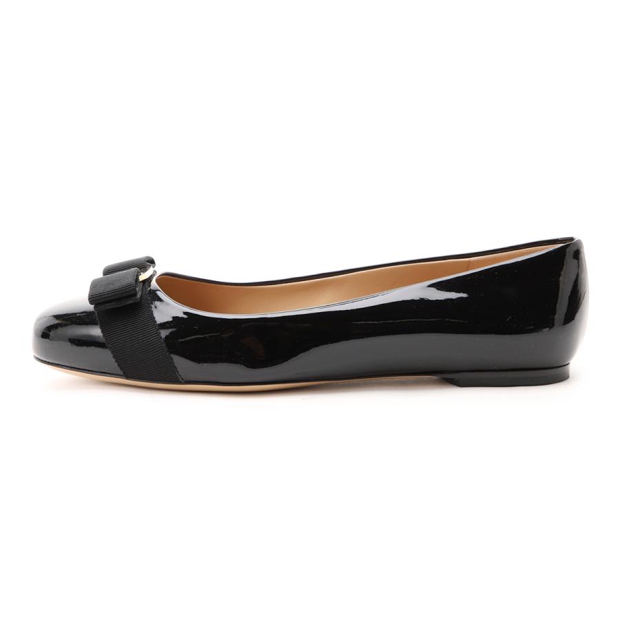 新品✨Ferragamo フェラガモ　VARINA フラットパンプス　VARA ヴァリナ VARINA レディース フラットシューズ |フェラガモ