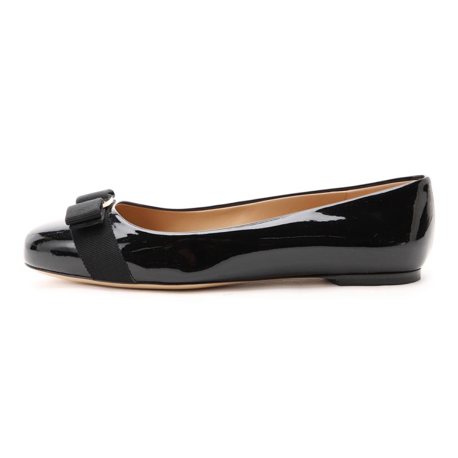 フェラガモ FERRAGAMO (Salvatore Ferragamo) パンプス VARINA ワイズD PATENTCALF バレリーナシューズ ブラック レディース varina-01a181-0574556-nero｜mb-y｜02