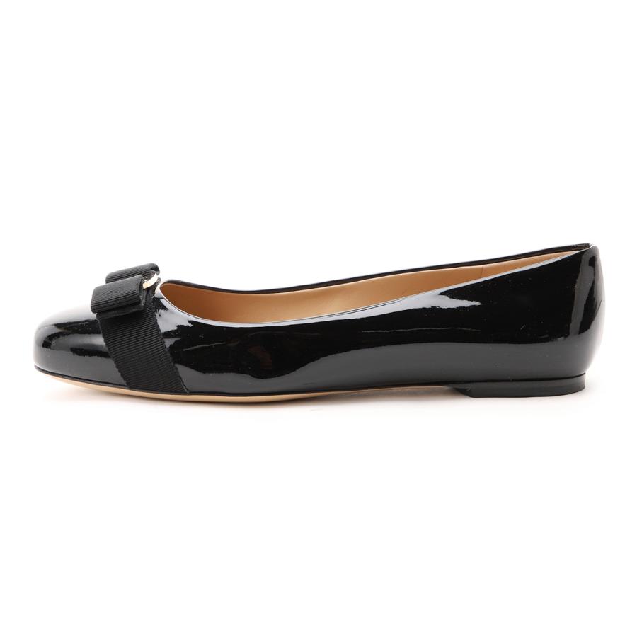 フェラガモ FERRAGAMO バレエシューズ VARINA ワイズD PATENTCALF フラットシューズ レディース varina-01a181-574556-neroの画像