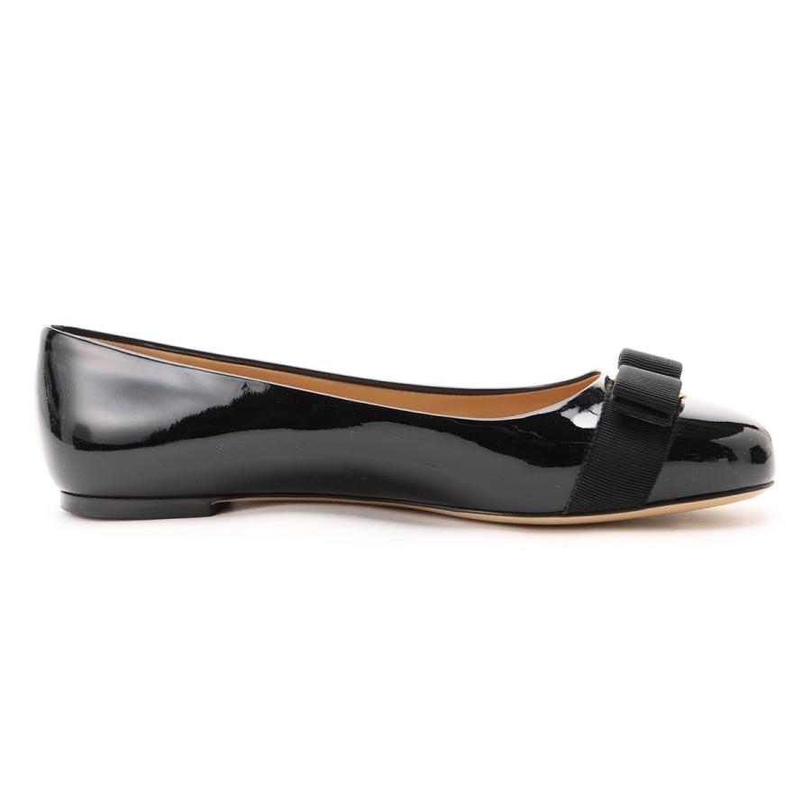 FERRAGAMO（フェラガモ） バレエシューズ VARINA PATENTCALF フラット