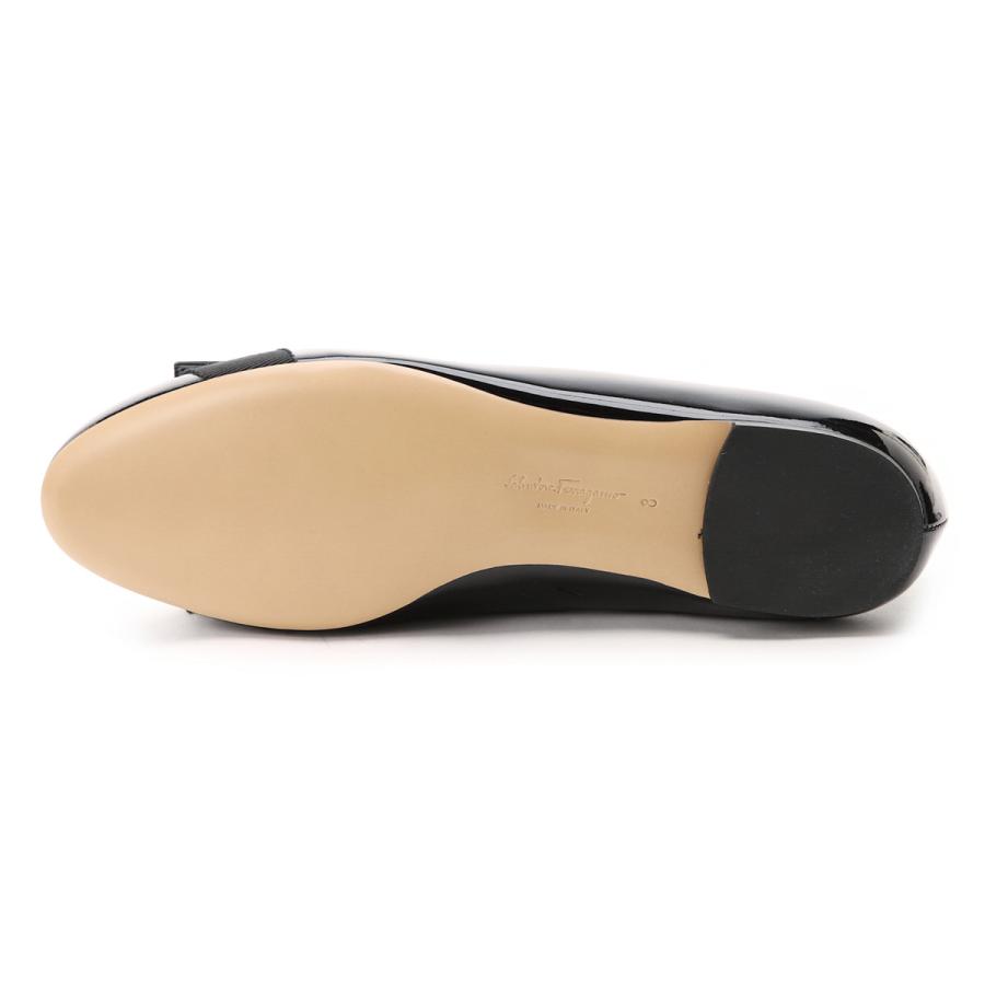 FERRAGAMO（フェラガモ） バレエシューズ VARINA PATENTCALF フラット