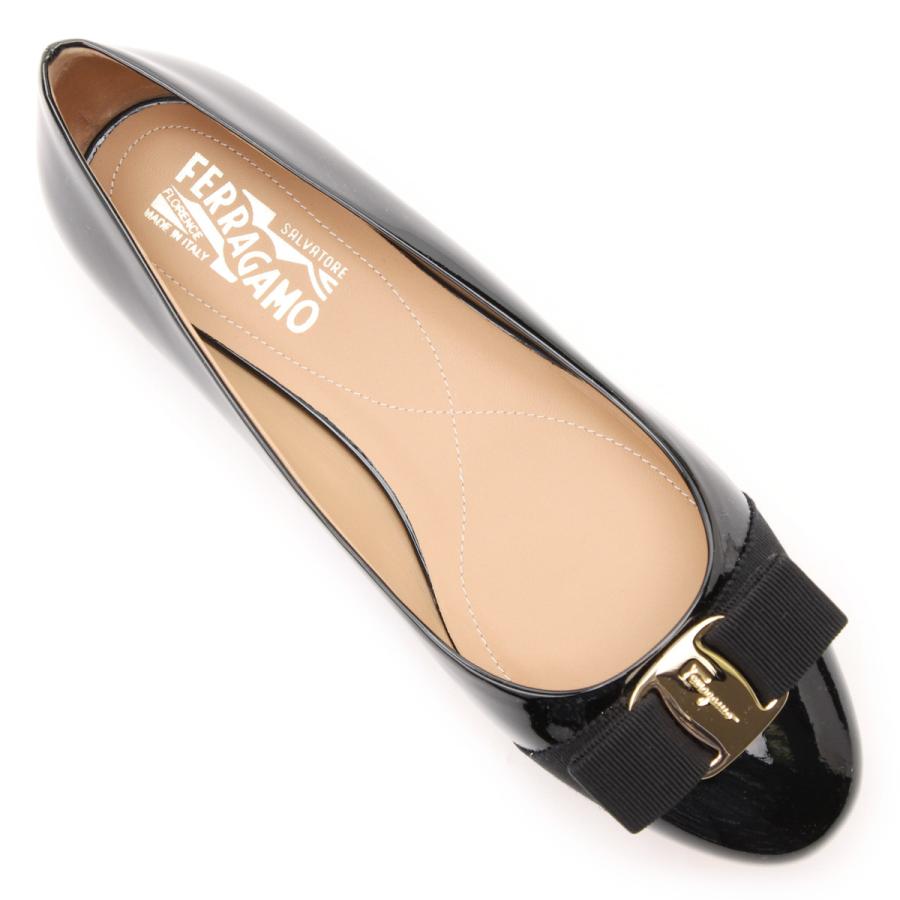 FERRAGAMO（フェラガモ） バレエシューズ VARINA PATENTCALF フラット