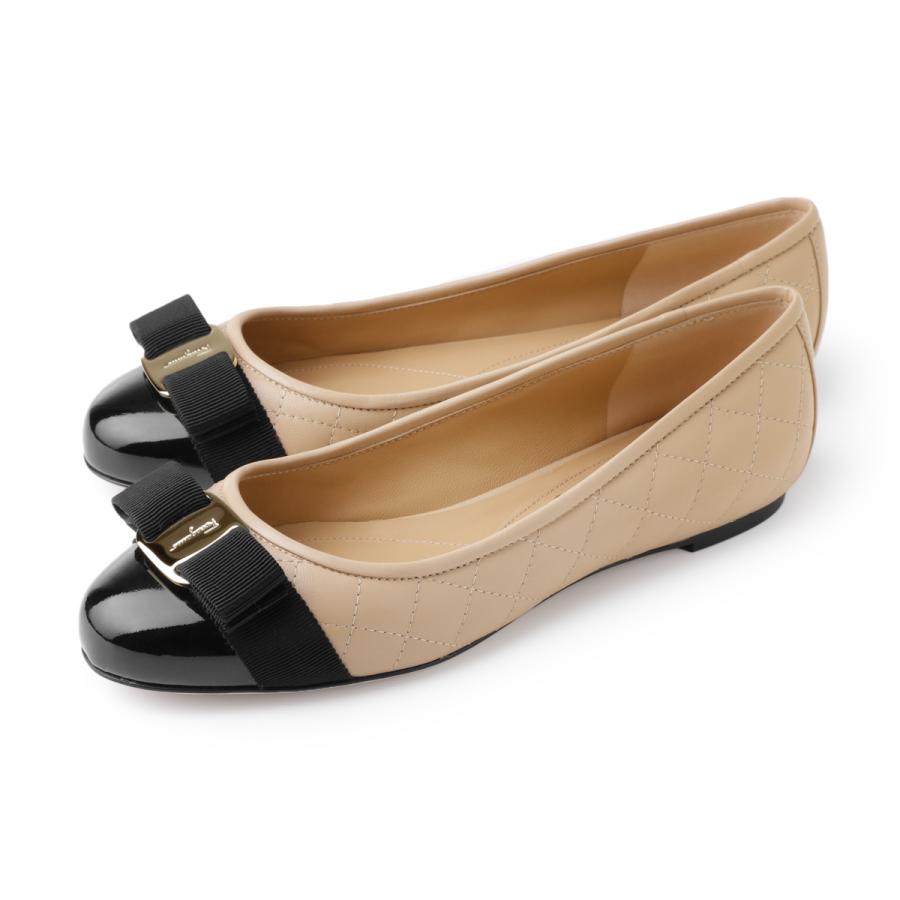フェラガモ FERRAGAMO バレエシューズ VARINA QUILTED フラットシューズ ベージュ レディース varinaq-01m831-702228-neroの画像