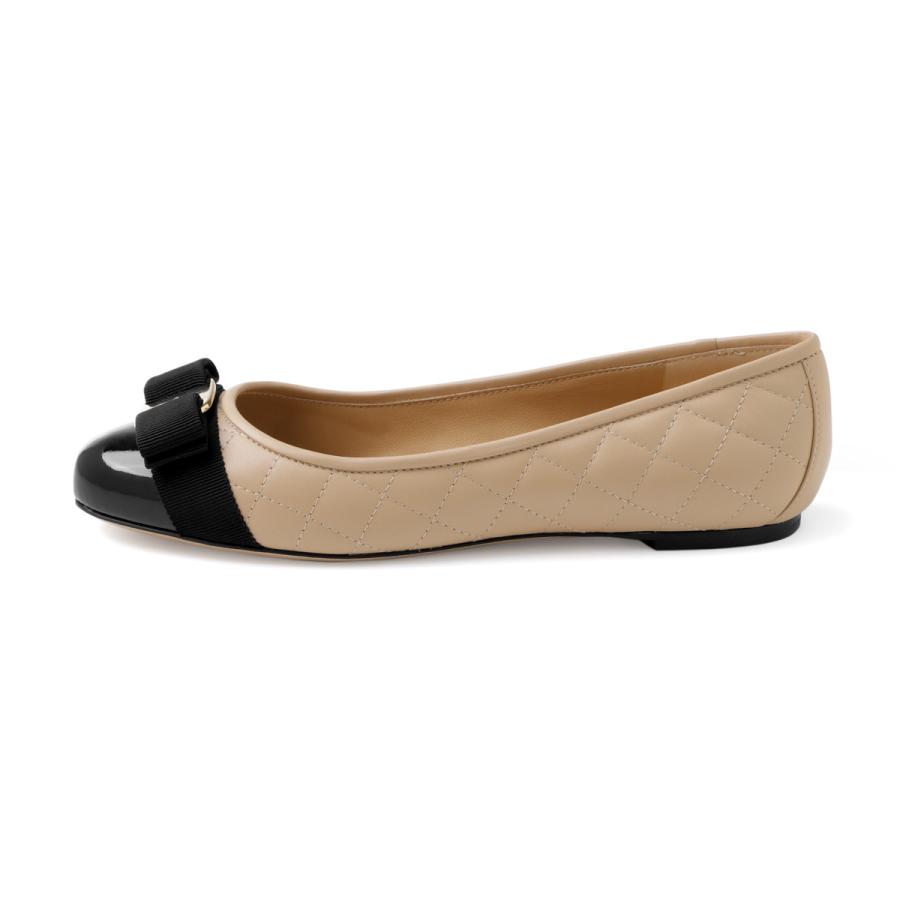FERRAGAMO（フェラガモ） バレエシューズ VARINA QUILTED フラット