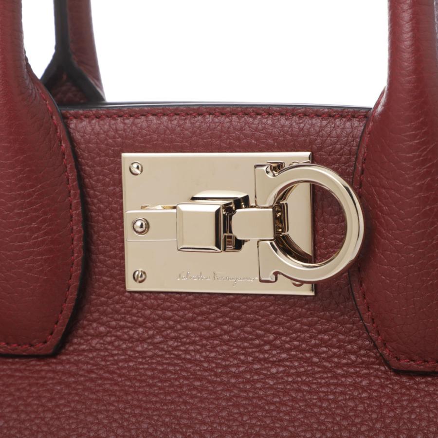 フェラガモ　ミニ　バッグ　2way レッド フェラガモ ミニ バッグ 2way レッド Ferragamo カットアウト