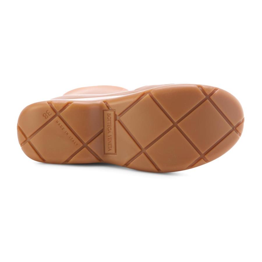 ボッテガヴェネタ　ラバーブーツ　ターコイズ 冬の装いをカラフルに彩る、ボッテガ・ヴェネタのラバーブーツ