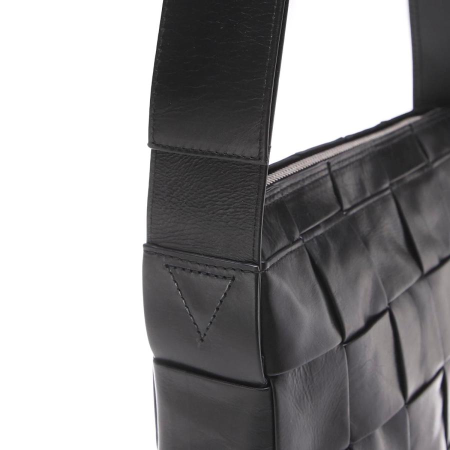 BOTTEGA VENETA（ボッテガ・ヴェネタ） ショルダーバッグ CASSETTE