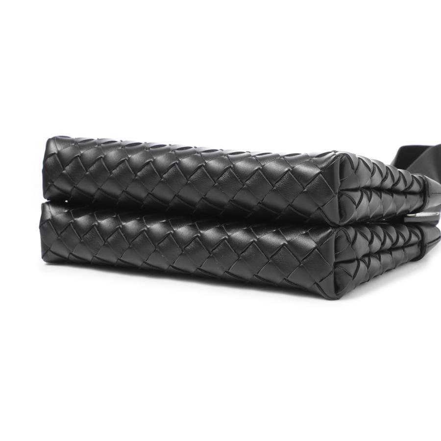 BOTTEGA VENETA（ボッテガ・ヴェネタ） クロスボディバッグ CLASSIC
