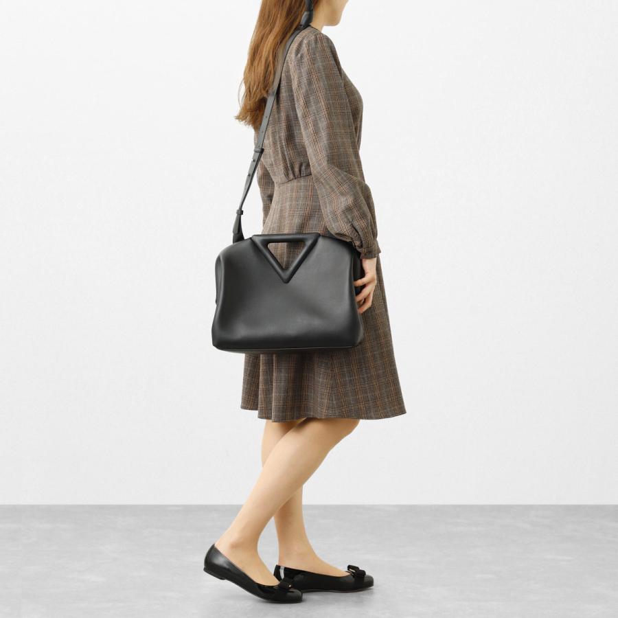 ■BOTTEGA VENETA（ボッテガ）良品 /ハンドバッグ/ ブラック 黒 BOTTEGA VENETA（ボッテガ・ヴェネタ） ミニウォレス イントレチャート