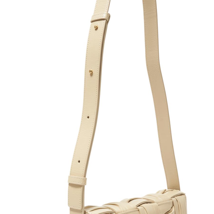 BOTTEGA VENETA（ボッテガ・ヴェネタ） ショルダーバッグ CASSETTE