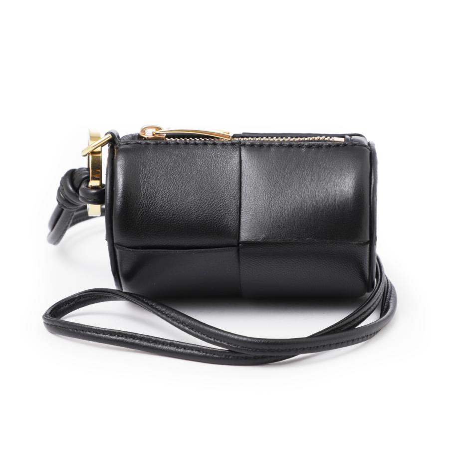 BOTTEGA VENETA（ボッテガ・ヴェネタ） ストラップ付き ポーチ