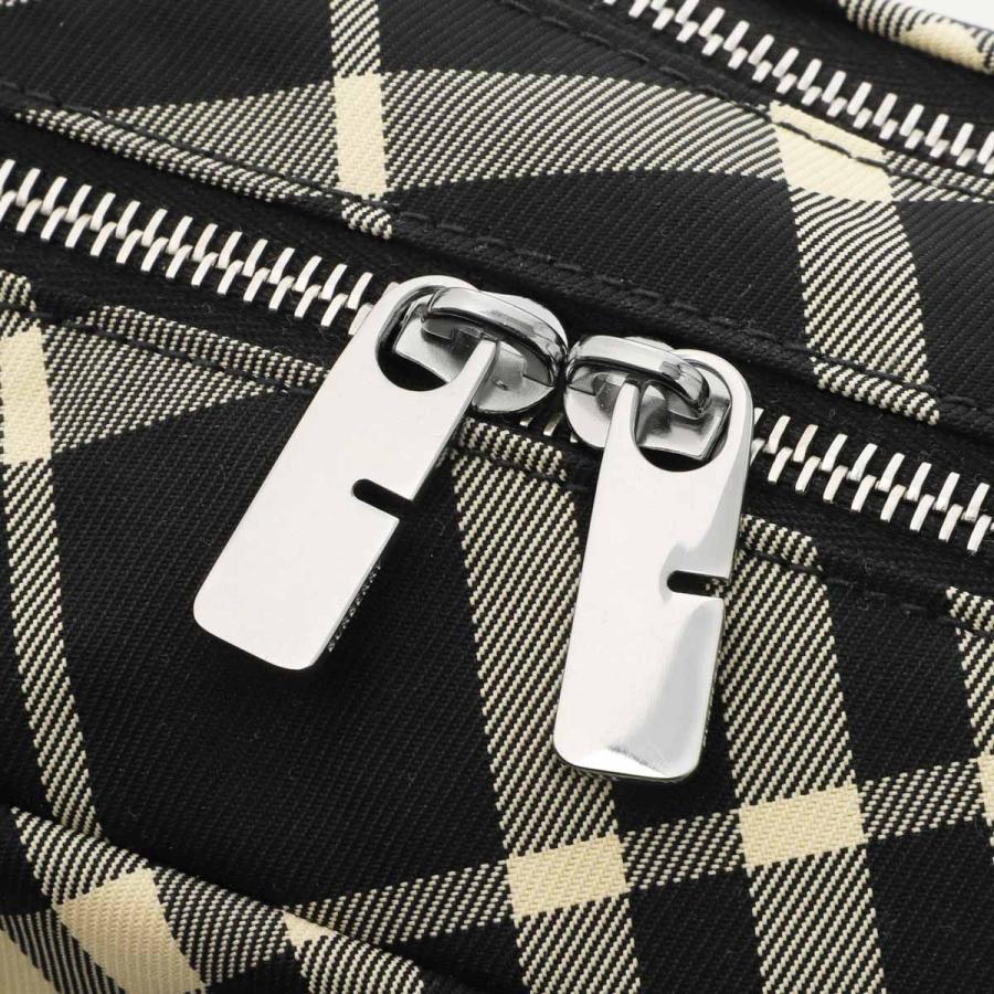 BURBERRY ボディバッグ 白と黒のストライプ BURBERRY（バーバリー） クロスボディバッグ ML ESSENTIAL CROSSBODY