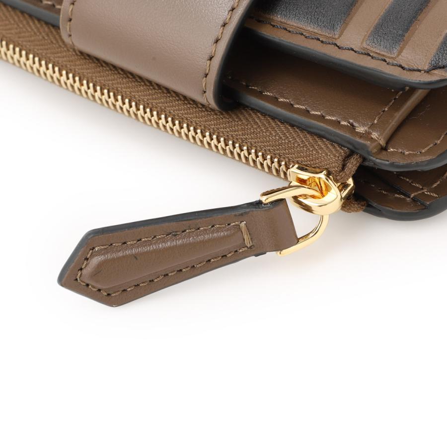 FENDI（フェンディ） FENDI 2つ折り財布 小銭入れ付き FF DIAMOND