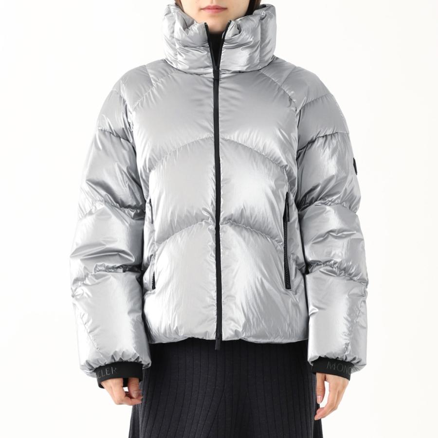 MONCLER ダウンジャケット シルバーグレー　大きいボタン MONCLER ダウンジャケット シルバーグレー大きいボタン