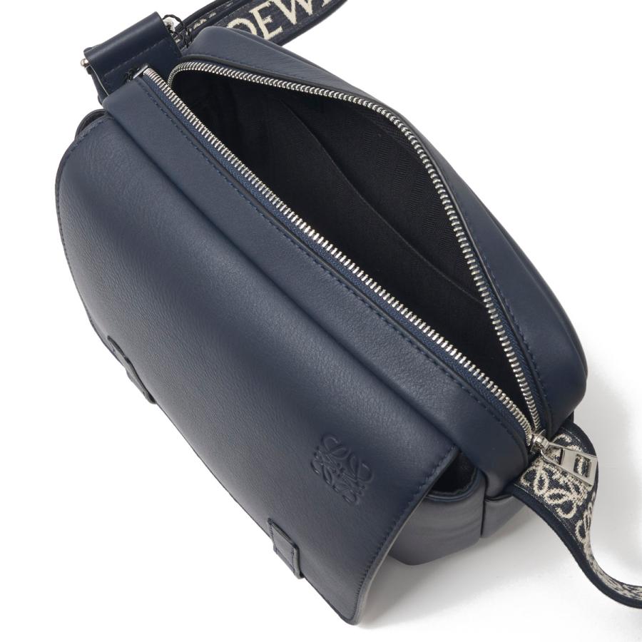 LOEWE（ロエベ） クロスボディバッグ MILITARY MESSENGER BAG