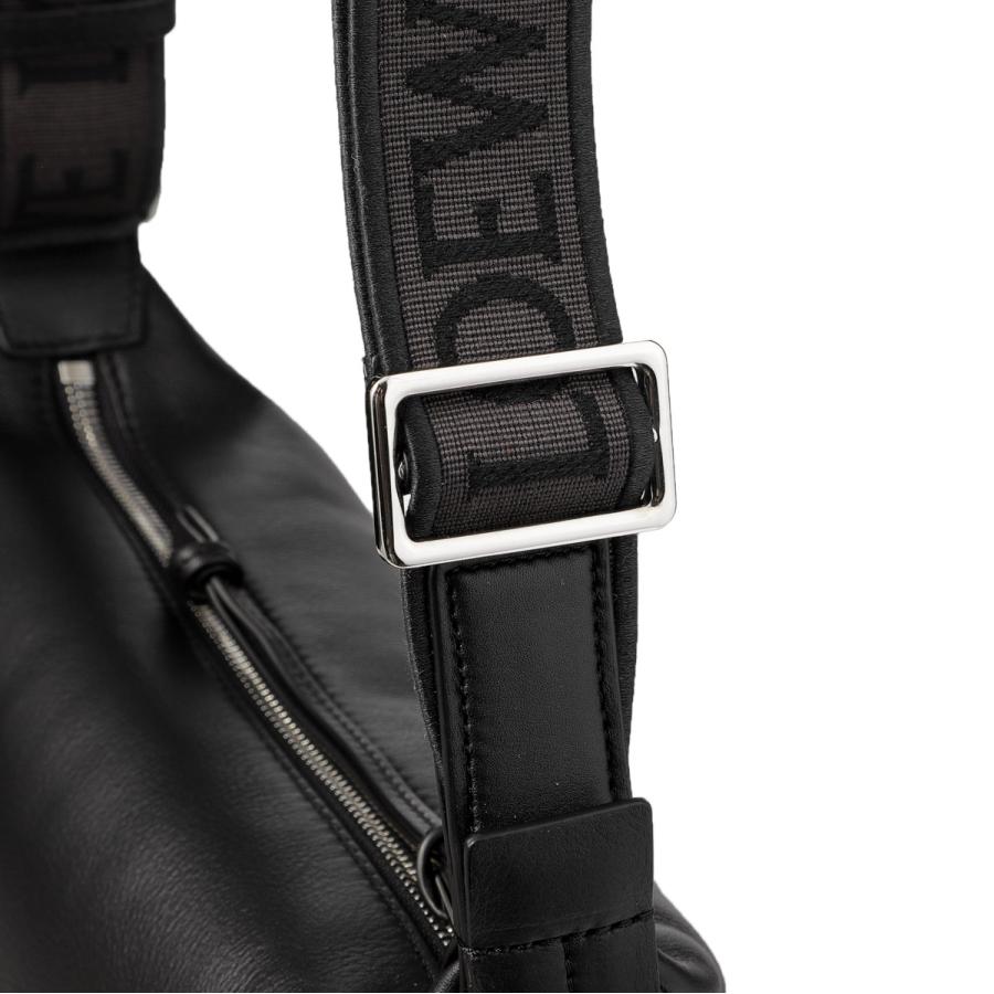 ロエベ ショルダーバッグ キュービィ スモール ブラック B906Q63X041100 美品 レザー 中古 822415 LOEWE クロスボディ 黒 ファスナー ロゴショルダー 斜め掛け メンズバッグ スクエア 定番 人気 シンプル LOEWE（ロエベ） ショルダーバッグ CUBI CROSSBODY SMALL クロスボディ