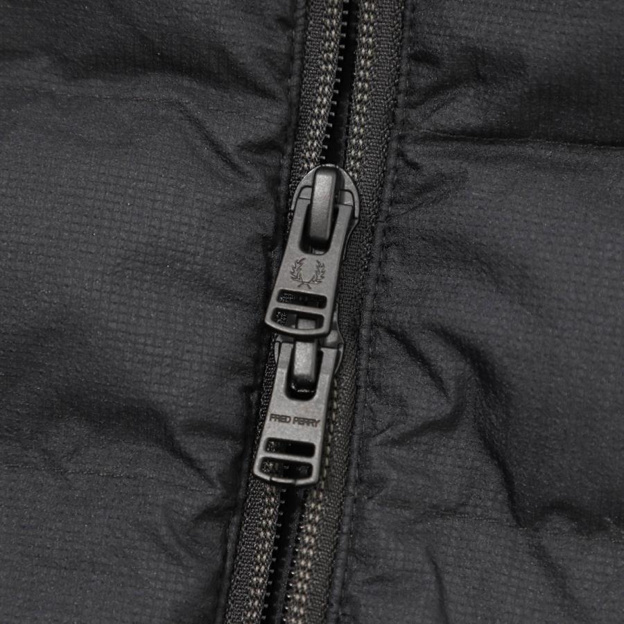 FRED PERRY（フレッドペリー） 中綿入り フーデッドブルゾン HOODED