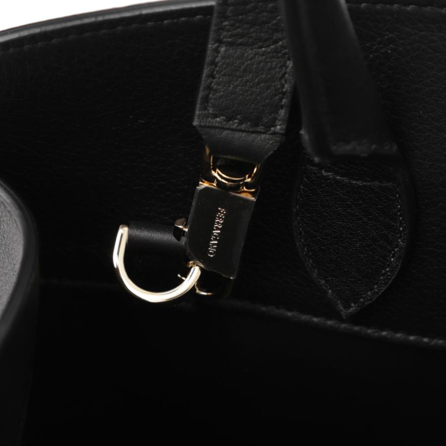 FERRAGAMO（フェラガモ） ハンドバッグ 2WAY HUG SMALL ショルダー