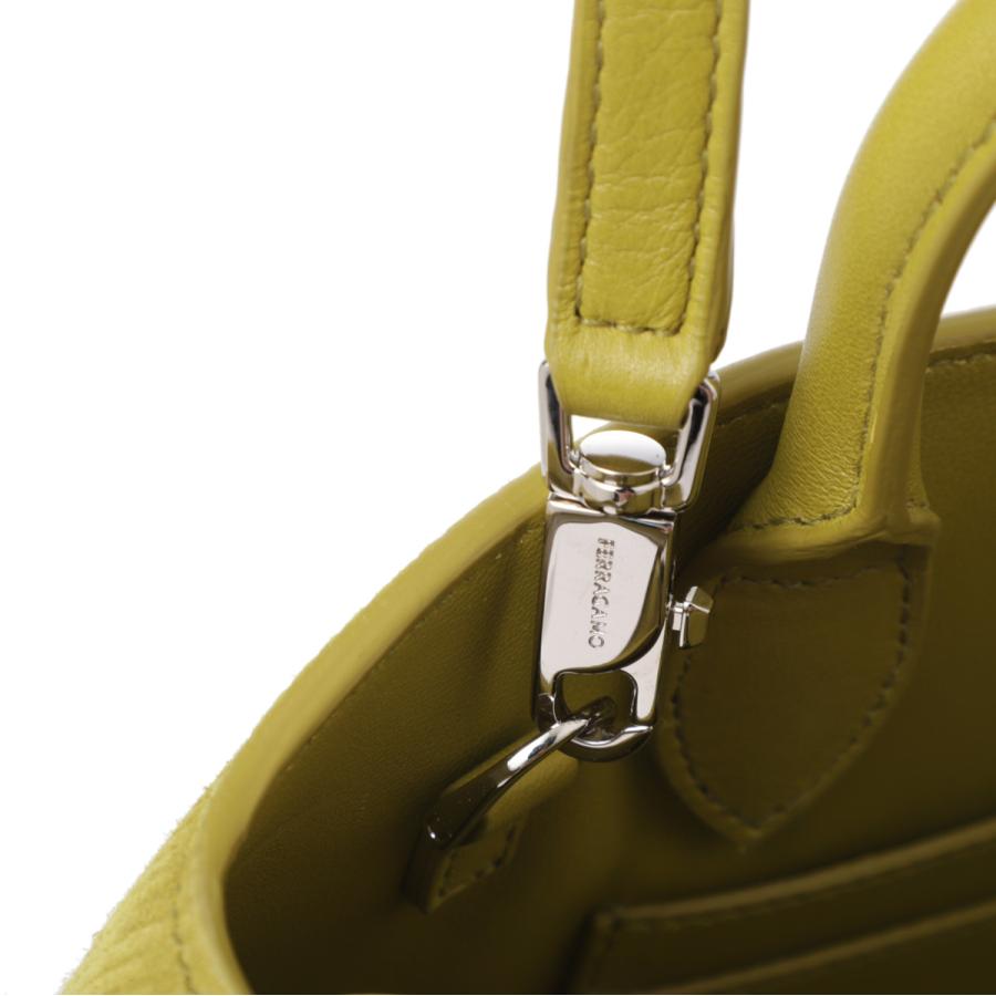 FERRAGAMO（フェラガモ） ハンドバッグ 2WAY HUG MINI ショルダー
