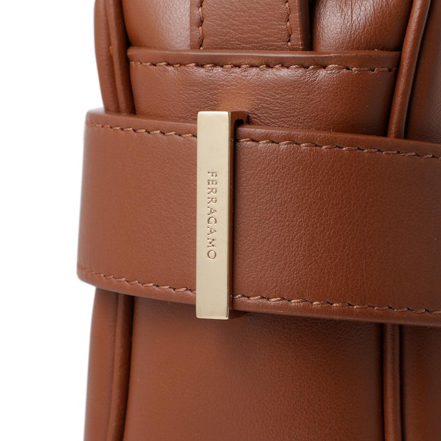 FERRAGAMO（フェラガモ） ショルダーバッグ カメラバッグ レディース