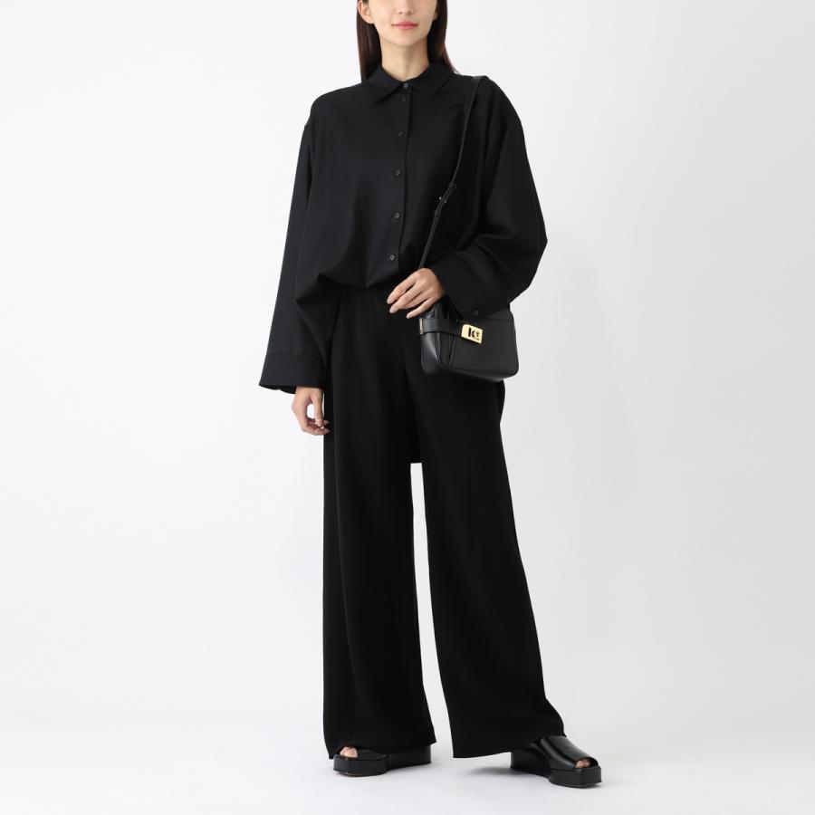 新品未使用　アマカ FERRAGAMO（フェラガモ） ショルダーバッグ カメラバッグ レディース