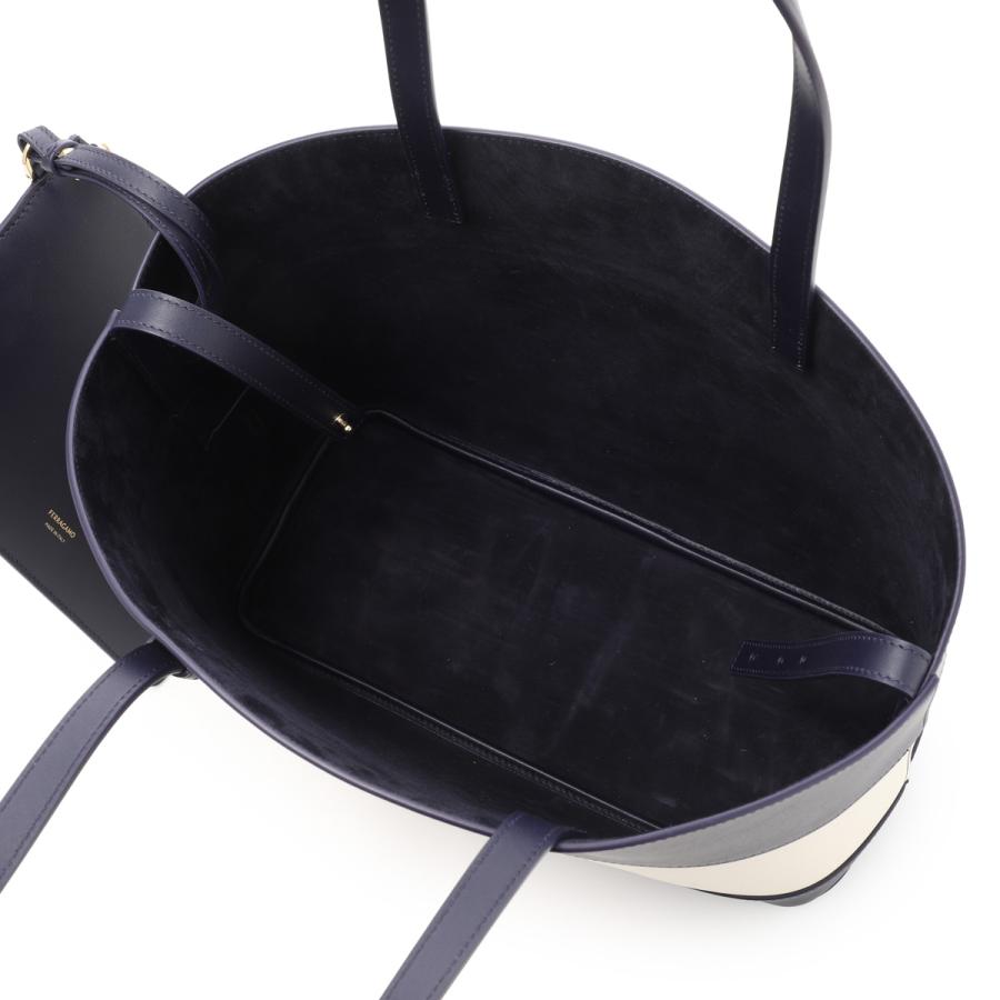 FERRAGAMO（フェラガモ） トートバッグ CHARMING TOTE ENTRY S ブルー