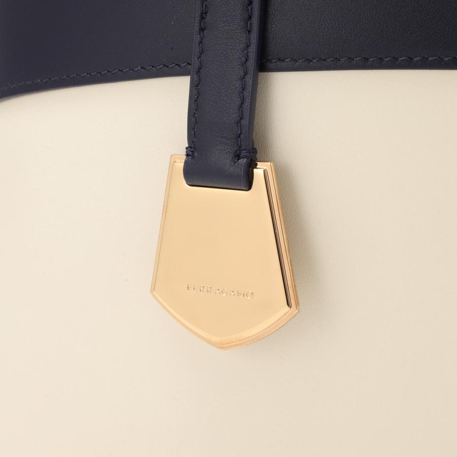 FERRAGAMO（フェラガモ） トートバッグ CHARMING TOTE ENTRY S ブルー