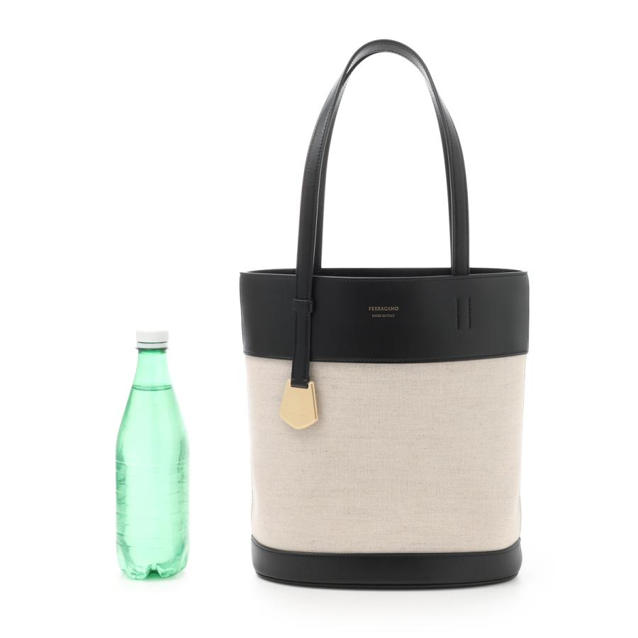 FERRAGAMO（フェラガモ） トートバッグ CHARMING TOTE EN NS S