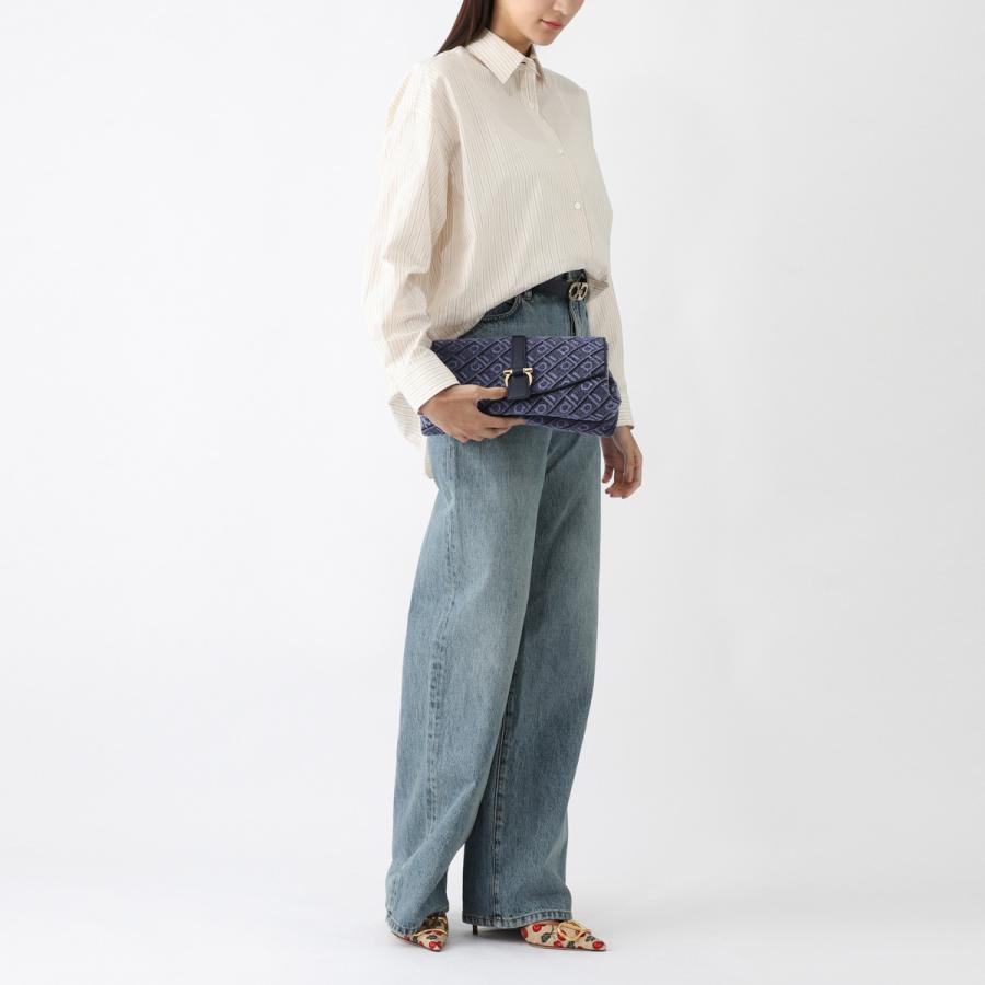 Ferragamo ショルダーバッグ　または　クラッチバッグ FERRAGAMO（フェラガモ） ショルダーバッグ クラッチバッグ ブルー