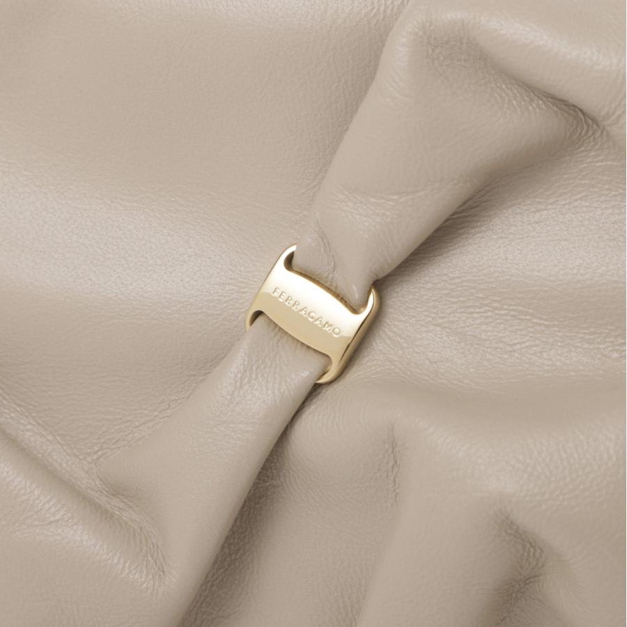 FERRAGAMO（フェラガモ） ショルダーバッグ ミニバッグ レディース