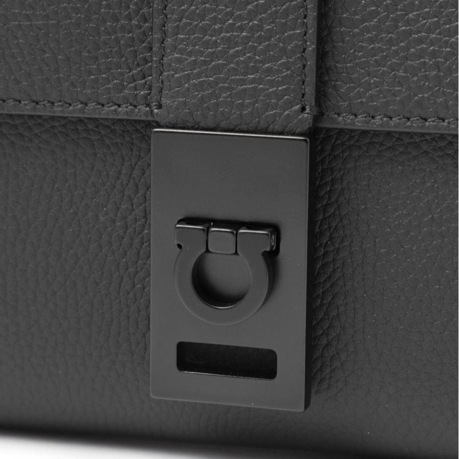 FERRAGAMO フェラガモ (Salvatore Ferragamo) クロスボディ