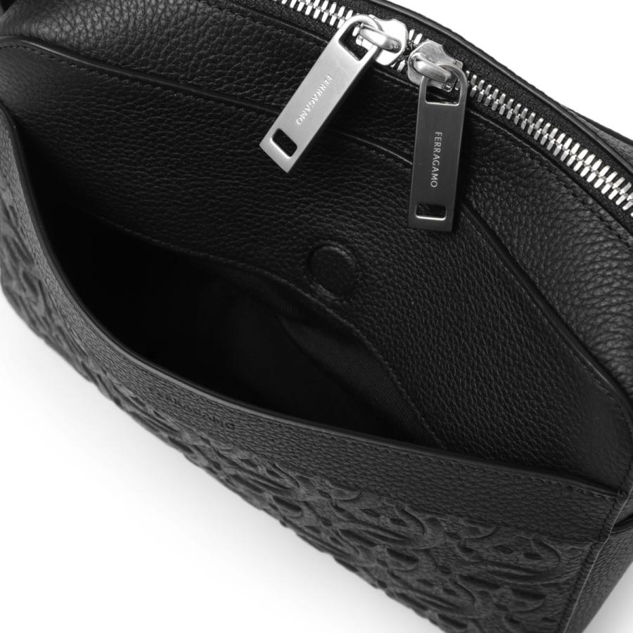 FERRAGAMO（フェラガモ） ショルダーバッグ TRAVEL EMBOSSED BLOCCO