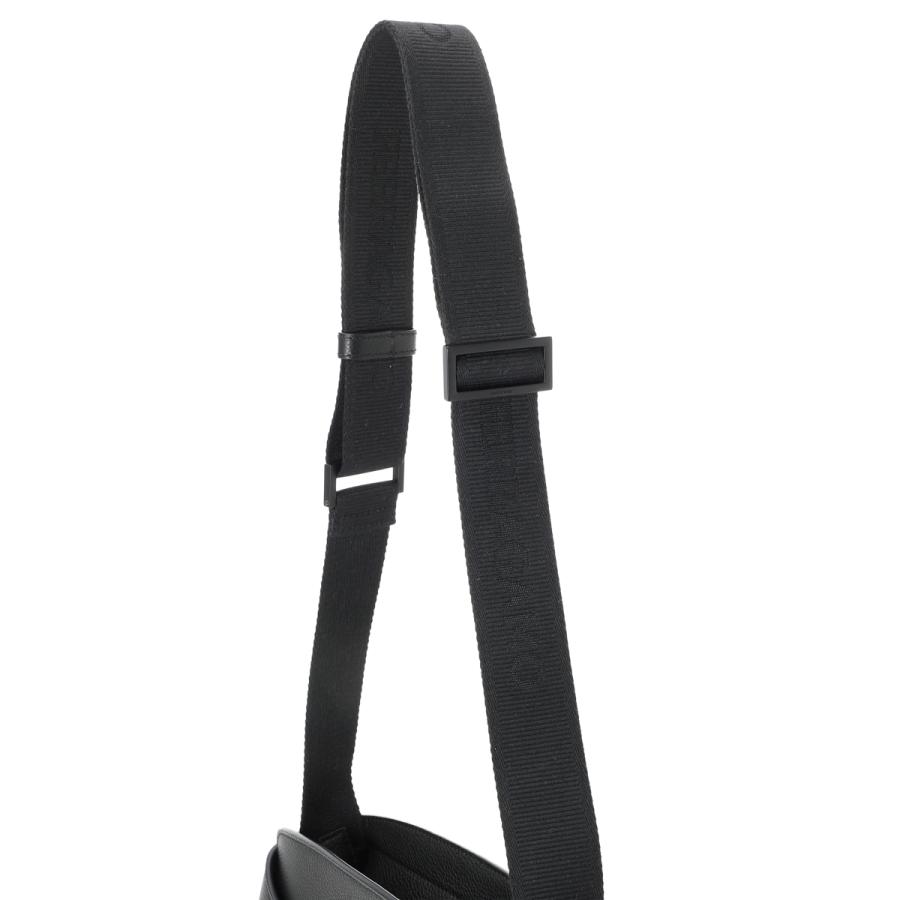 FERRAGAMO（フェラガモ） ショルダーバッグ HUG MESSENGER BAG ハグ