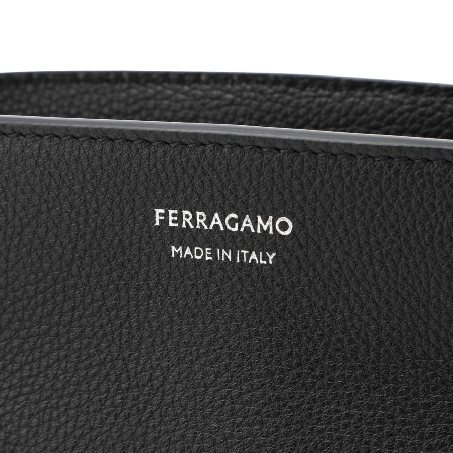 FERRAGAMO（フェラガモ） ショルダーバッグ HUG MESSENGER BAG ハグ