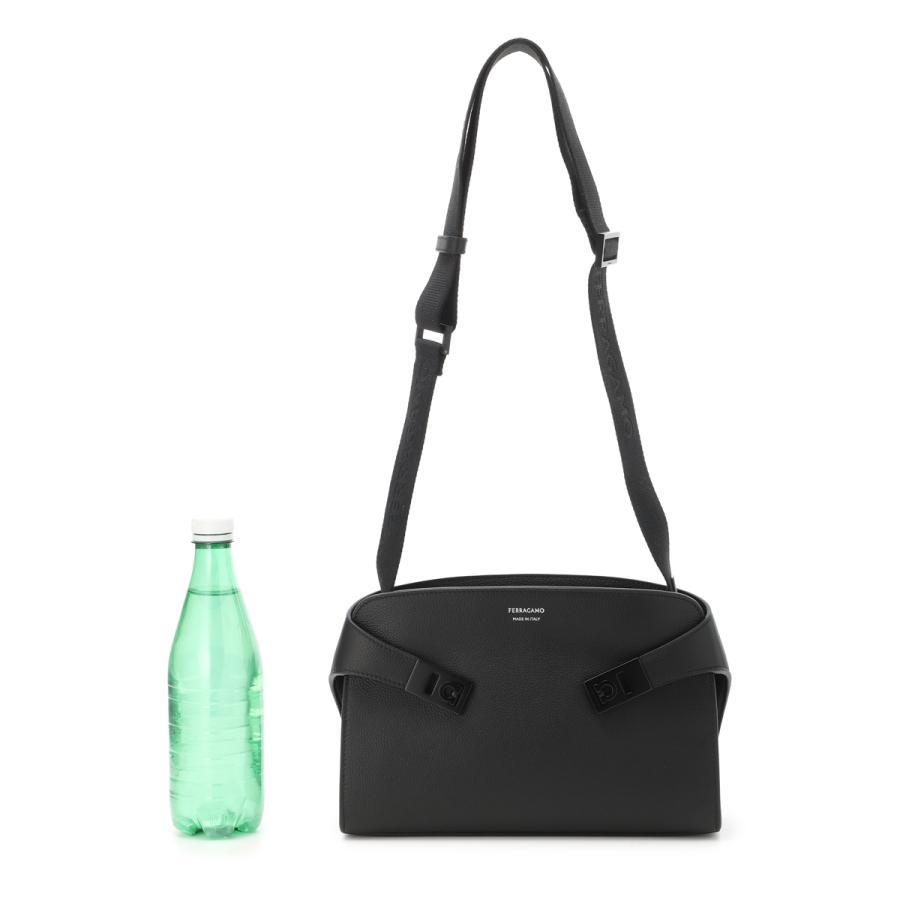 FERRAGAMO（フェラガモ） ショルダーバッグ HUG MESSENGER BAG ハグ