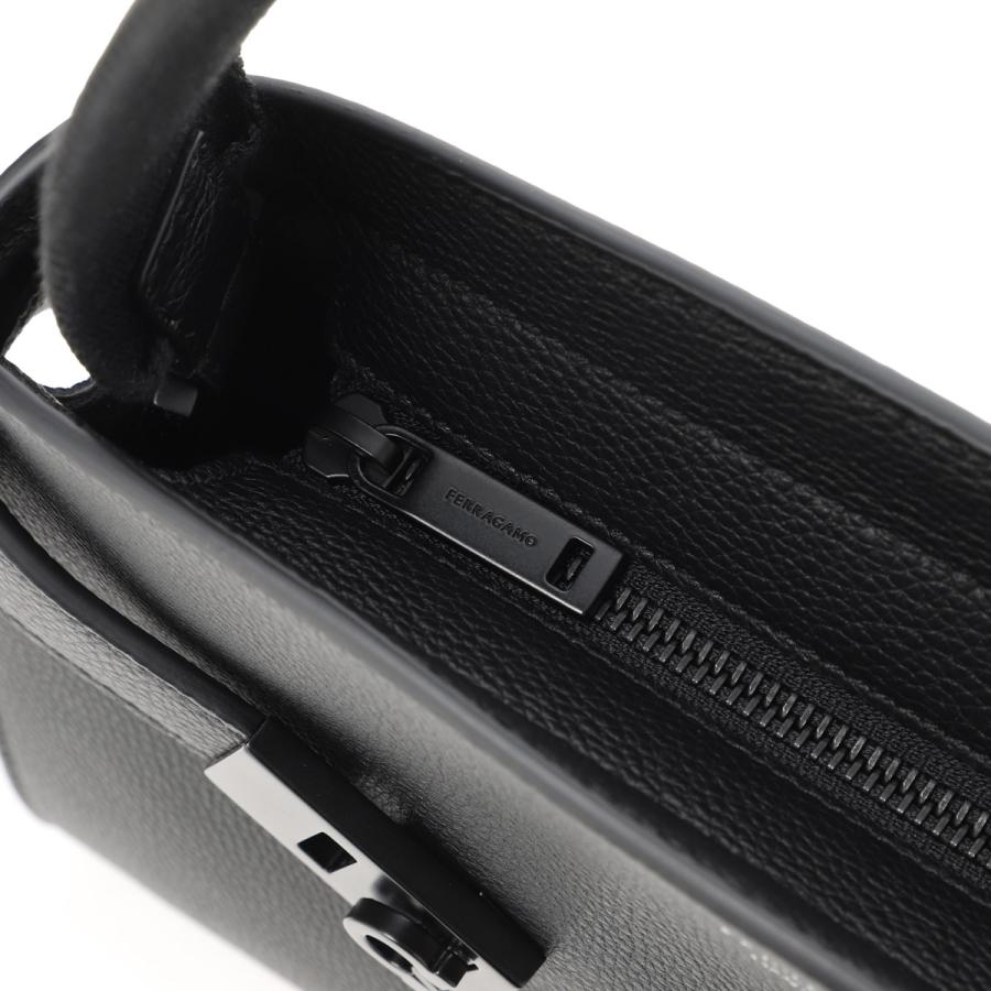 FERRAGAMO（フェラガモ） ショルダーバッグ HUG MESSENGER BAG ハグ