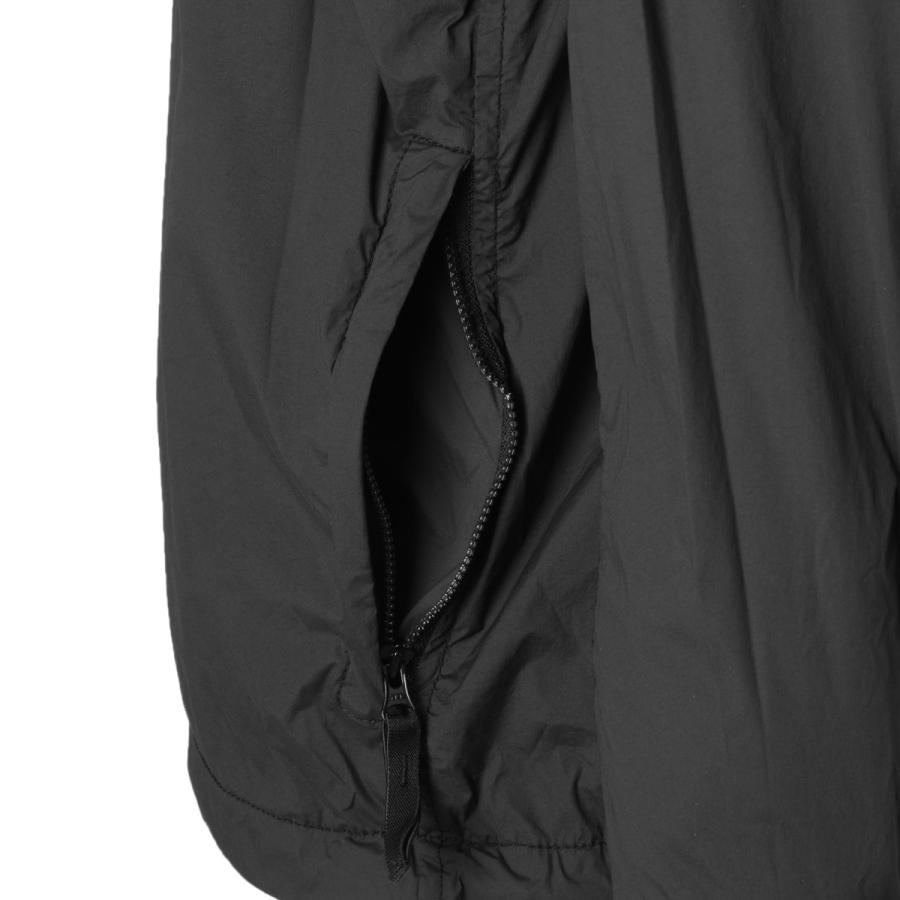 STONE  ブラックナイロンジャケット STONE ISLAND（ストーン アイランド） 24AWモデル バッジワッペン付き