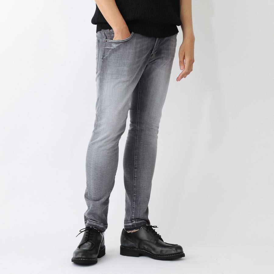 DSQUARED2（ディースクエアード） ボタンフライジーンズ SKATER JEANS