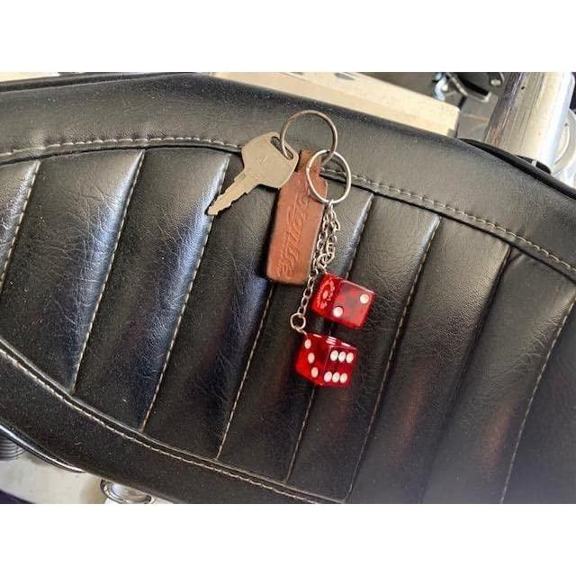 ツインダイス キーホルダー レッド アメリカン ハーレー アメ車　赤い　サイコロ　さいころ　キーホルダー　ショベル　納車プレゼント |  | 01
