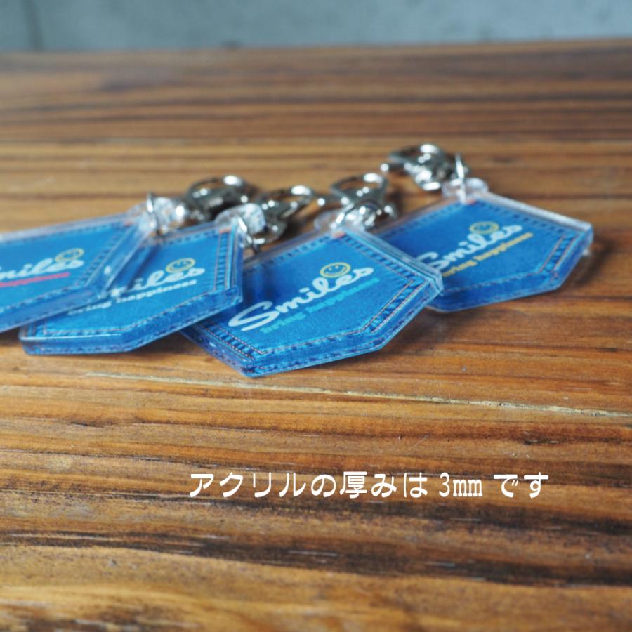 キーホルダー)ハッピー♪スマイル アクリルキーホルダー レッド 笑顔は
