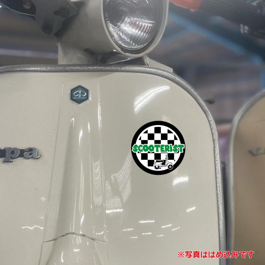 マットラミ）スクーターステッカー チェッカー イラスト入 8cm