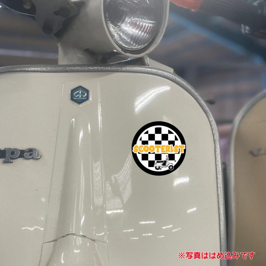 マットラミ）スクーターステッカー チェッカー イラスト入 8cm