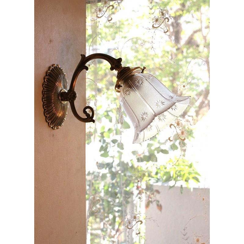 ヨーロッパの素敵な真鍮製ブラケットライト＆昭和レトロな雰囲気の  