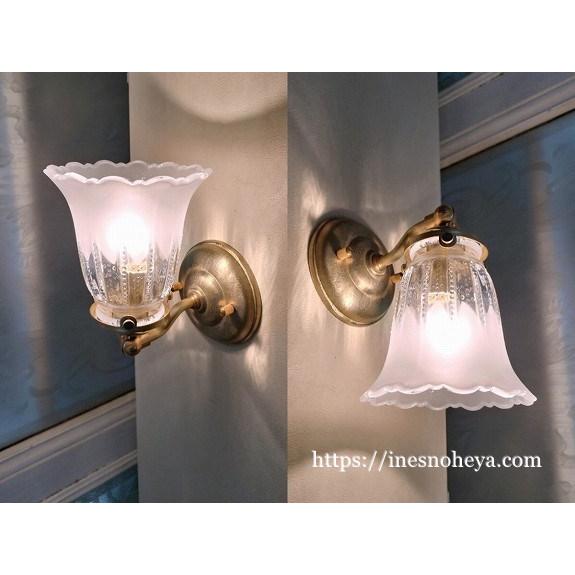 アンティーク調の真鍮製、小さなブラケットライト（ウォールランプ