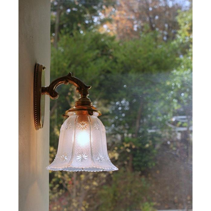 英国アンティーク調　真鍮製の小さなブラケットライト（壁付け照明）＆昭和レトロな雰囲気のガラスの小花柄ランプシェードのウォールランプセット｜mdsr｜02