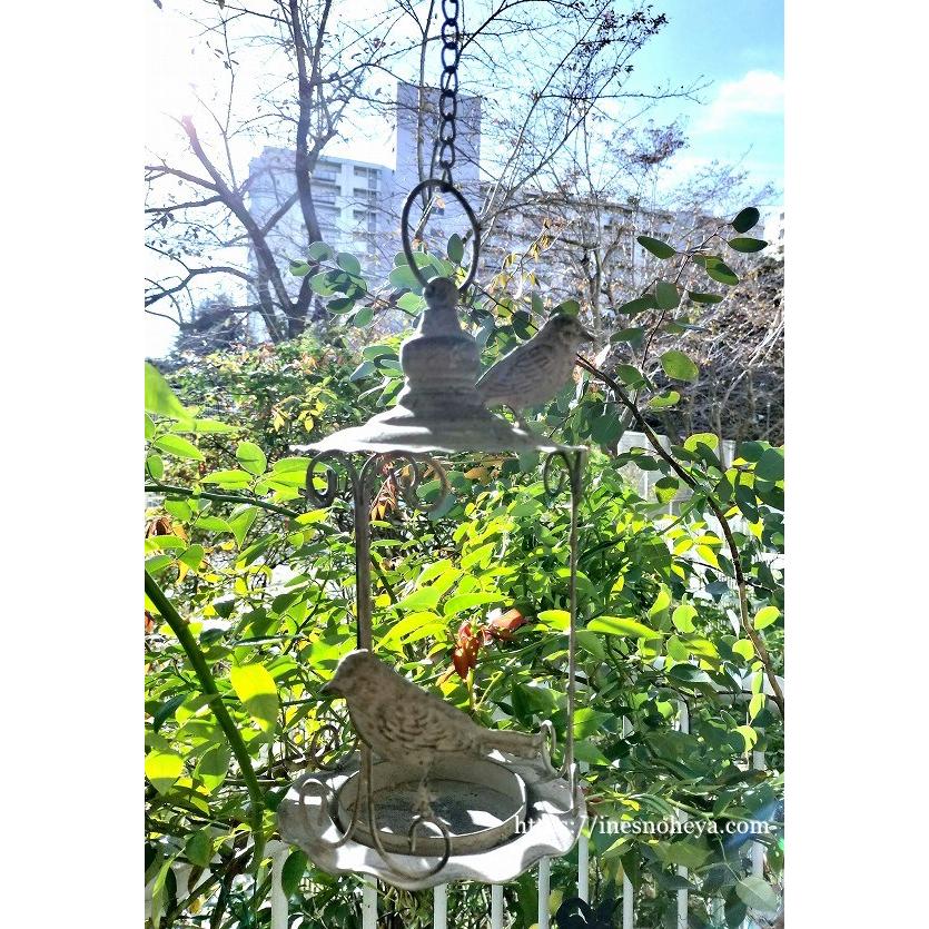 小さな野鳥たちのためのレストラン　スズメのモチーフが可愛らしい屋根付きバードフィーダー（チェーン付き吊り下げ型） |  | 05
