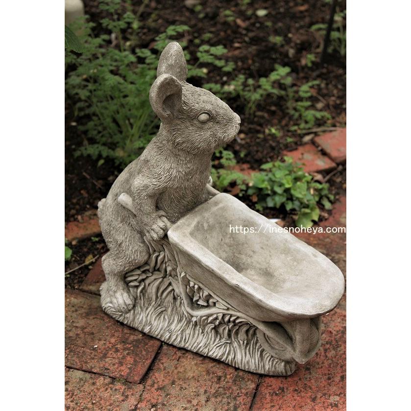 農園で働くウサギのファーマー、ジャニス（英国製ガーデンオーナメント