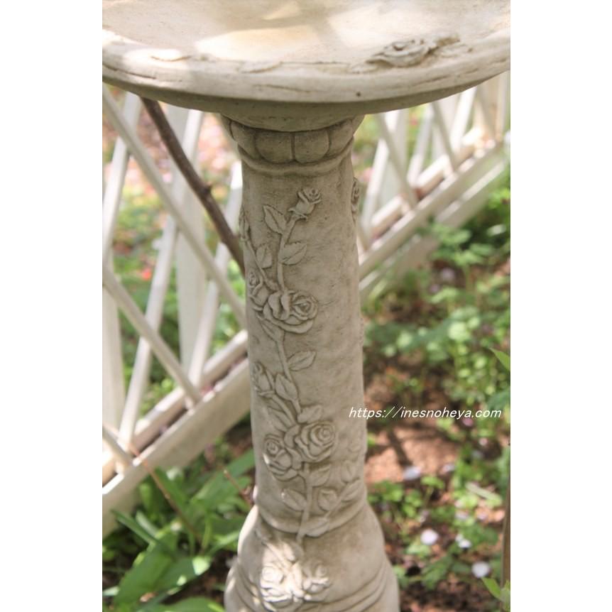 英国製 ローズの装飾レリーフが素敵なバードフィーダースタンド