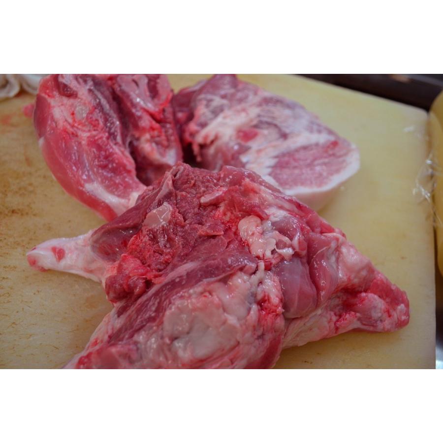 お求めやすく価格改定 酢豚 カレー 用 カット済 豚肉 肩ロース モモ肉 1キロ 1000g 訳ありお買い得商品 Materialworldblog Com