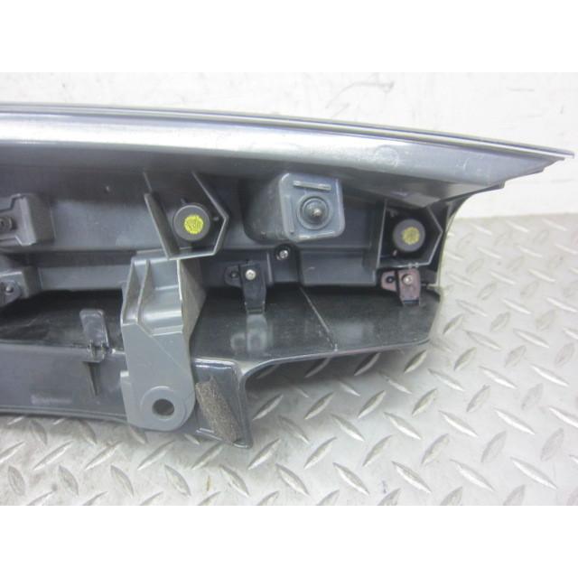 トヨタ ヴォクシー DBA-ZPR80W 右 テールライト KOITO 28-232 2F